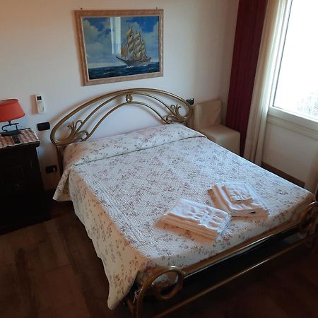 B&B Casa Santa Lucia Манерба-дель-Гарда Экстерьер фото