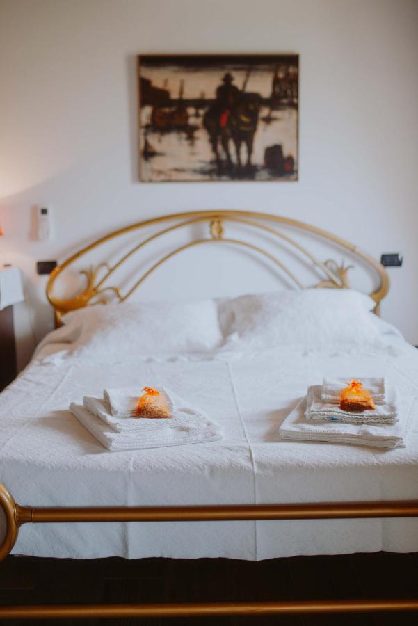 B&B Casa Santa Lucia Манерба-дель-Гарда Экстерьер фото
