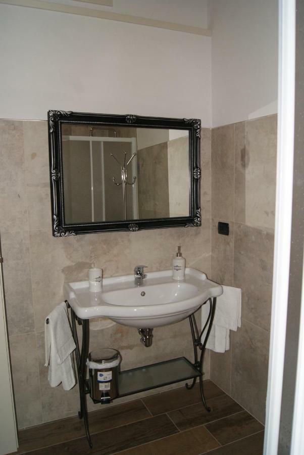 B&B Casa Santa Lucia Манерба-дель-Гарда Экстерьер фото