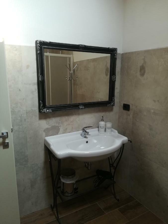 B&B Casa Santa Lucia Манерба-дель-Гарда Экстерьер фото